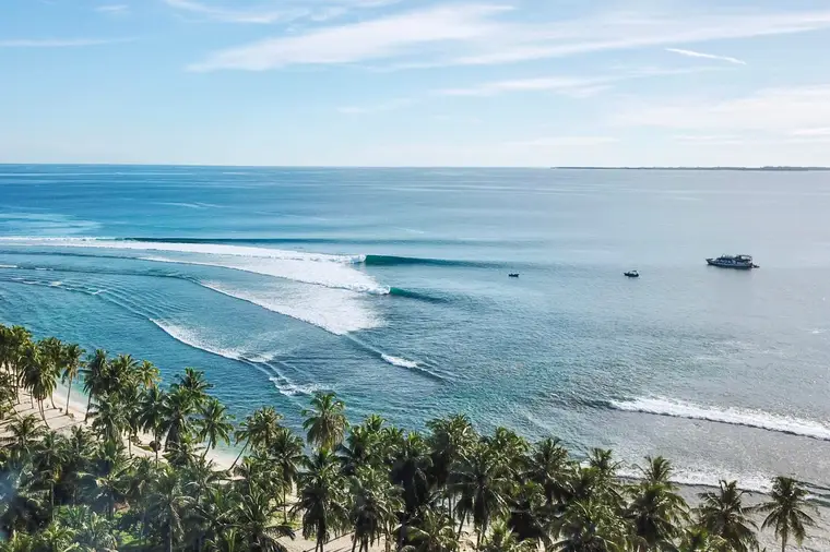 Lance's Left, Sumatra Surf Trip charter