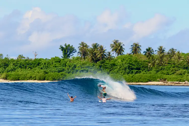 RedNut, Sumatra Surf Trip charter