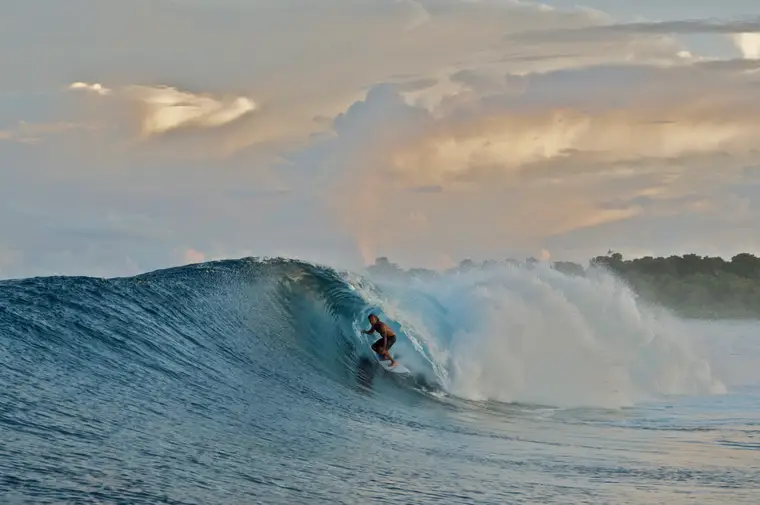 Shipwreck, Sumatra Surf Trip charter