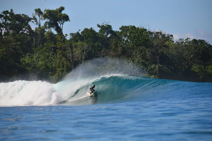 Greenbush detonating over the shallow ledge