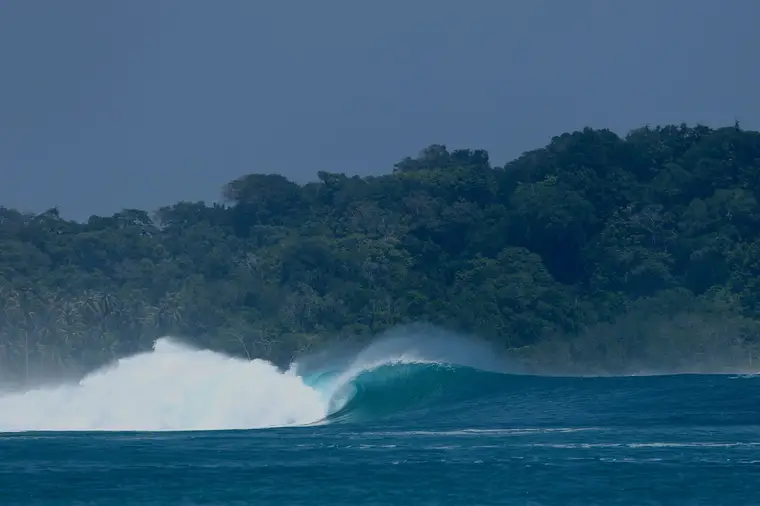 Facas, Sumatra Surf Trip charter