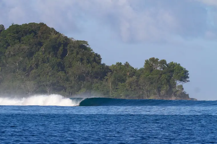 Facas, Sumatra Surf Trip charter