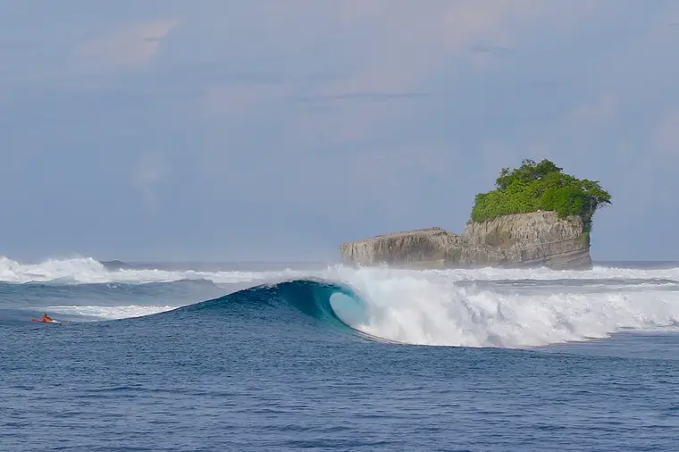 Max's Right, Sumatra Surf Trip charter