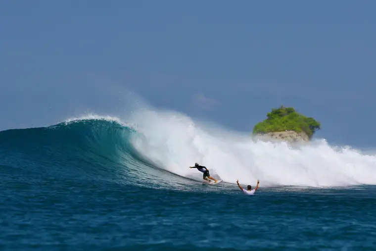 Max's Right, Sumatra Surf Trip charter