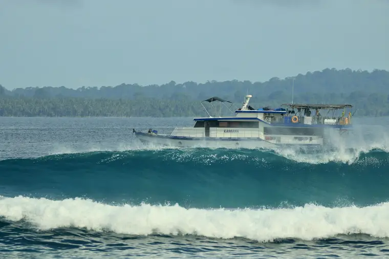 Middles, Sumatra Surf Trip charter